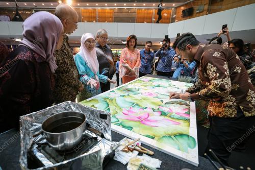 DATUK SERI DR WAN AZIZAH WAN ISMAIL