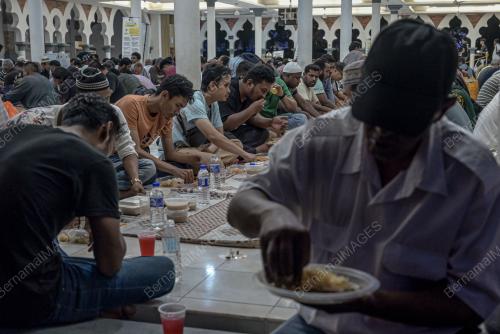 MASJID JAMEK BERBUKA PUASA