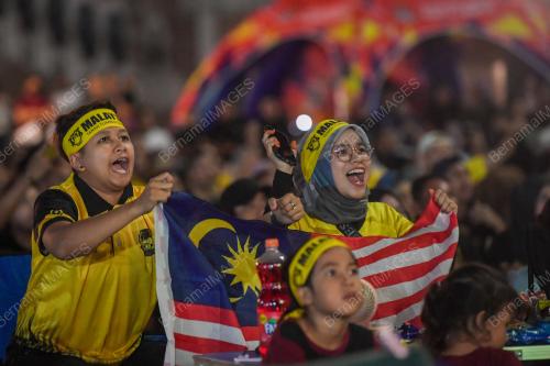TAYANGAN SKRIN GERGASI BOLASEPAK PIALA AFF MITSUBISHI