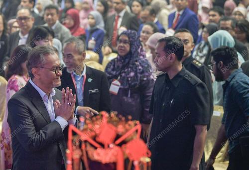 DATUK SERI DR DZULKEFLY AHMAD