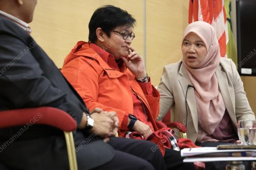 FADHLINA SIDEK