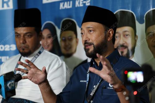 DATUK SERI MUKHRIZ MAHATHIR