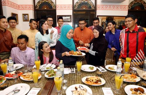 KL66_17072014_BERBUKA