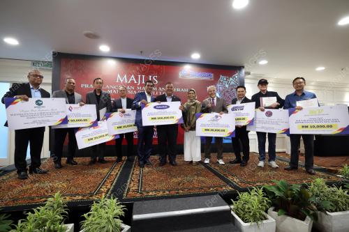 DATUK AZMAN ABIDIN