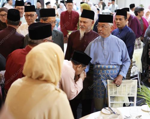 AL-SULTAN ABDULLAH RI'AYATUDDIN AL-MUSTAFA BILLAH SHAH