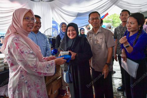 DR ZALIHA MUSTAFA