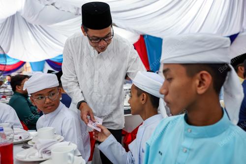 MOHD RADZUAN MOHAMED