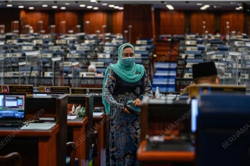 PEMAKAIAN BAJU BATIK DI PERSIDANGAN DEWAN RAKYAT