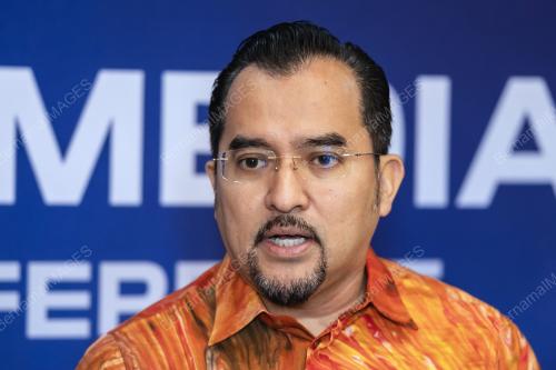 DATUK SERI DR ASYRAF WAJDI DUSUKI
