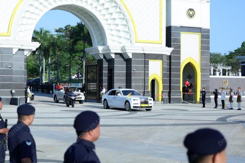 AL-SULTAN ABDULLAH RI'AYATUDDIN AL-MUSTAFA BILLAH SHAH