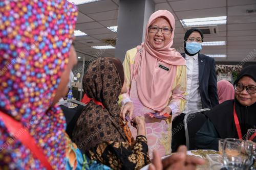 DR ZALIHA MUSTAFA
