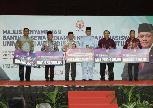 SENATOR DATUK DR MOHD NA'IM MOKHTAR