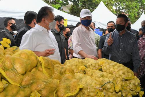 DATUK SERI ISMAIL SABRI YAAKOB 