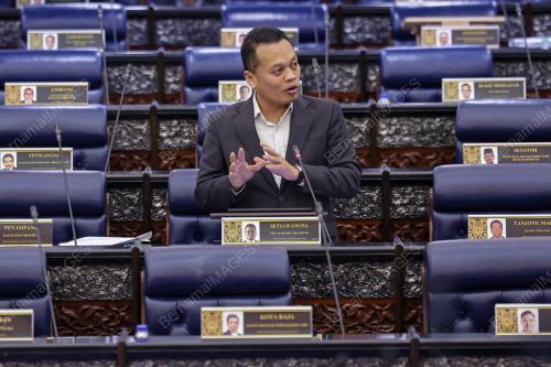 NIK NAZMI NIK AHMAD