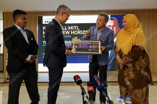 TENGKU DATUK SERI ZAFRUL ABDUL AZIZ