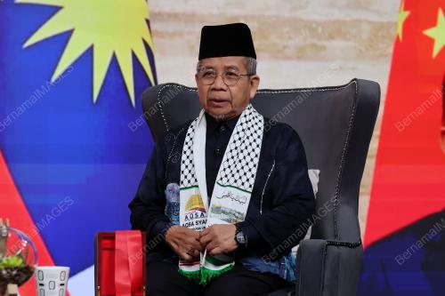 DATUK SERI PROF DR AWANG SARIYAN