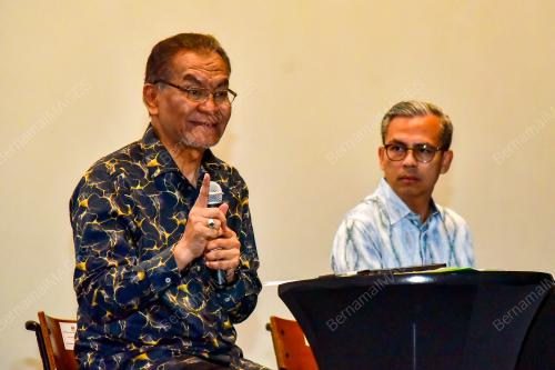 DATUK SERI DR DZULKEFLY AHMAD
