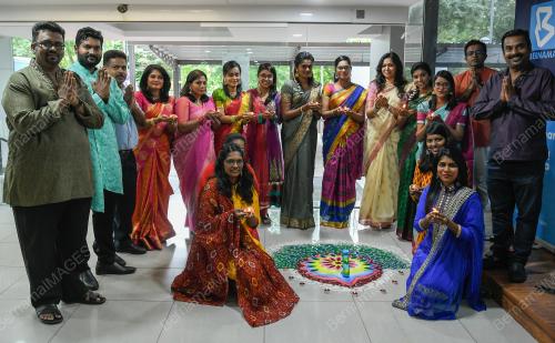 LUKISAN KOLAM SEMPENA SAMBUTAN DEEPAVALI
