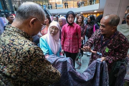 DATUK SERI DR WAN AZIZAH WAN ISMAIL