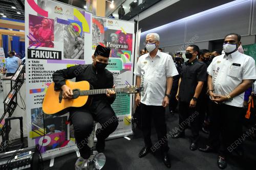 DATUK SERI ISMAIL SABRI YAAKOB
