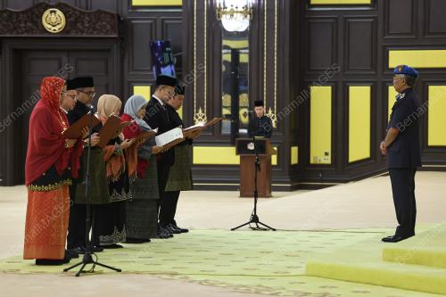 AL-SULTAN ABDULLAH RI'AYATUDDIN AL-MUSTAFA BILLAH SHAH