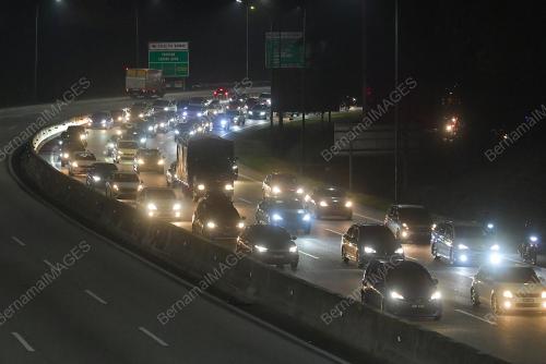 TINJAUAN ALIRAN TRAFIK LEBUHRAYA KARAK