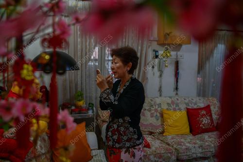 NYONYA PERANAKAN KERETAPI SARONG