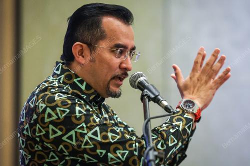 DATUK DR ASYRAF WAJDI DUSUKI