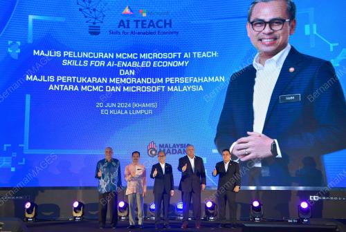 FAHMI FADZIL