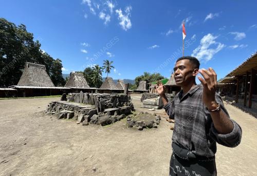 KAMPUNG ADAT TOLOLELA