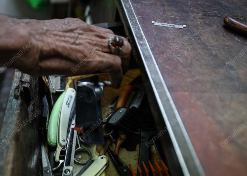 KEDAI GUNTING RAMBUT ATAN ARSHAD