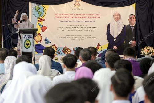 DATUK SERI DR WAN AZIZAH WAN ISMAIL