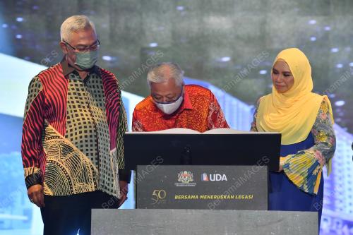 DATUK SERI ISMAIL SABRI YAAKOB
