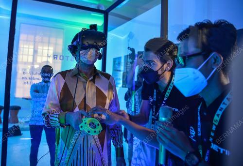 PROGRAM KLWKND DI BAWAH ART IN THE CITY 2021 ANJURAN AGENSI PEMBANGUNAN EKONOMI SENI BUDAYA (CENDANA) BERSAMA DENGAN YAYASAN TELEKOM MALAYSIA