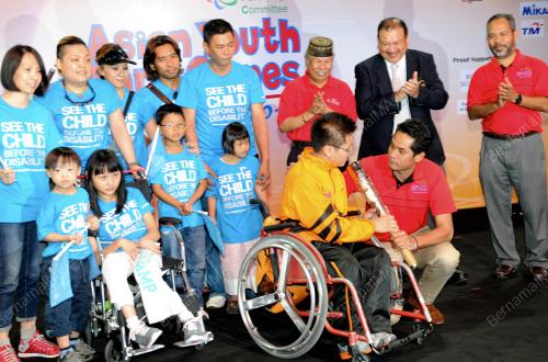 KL67_26102013_KHAIRY_OBOR