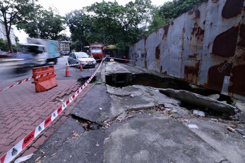 TINJAUAN LONGKANG RUNTUH