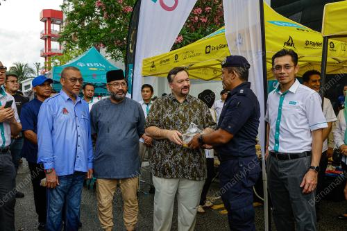 DATUK SERI AMIR HAMZAH AZIZAN