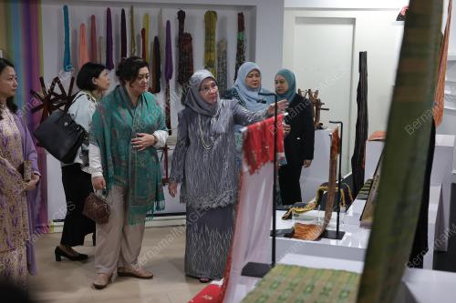 TUNKU AZIZAH AMINAH MAIMUNAH ISKANDARIAH