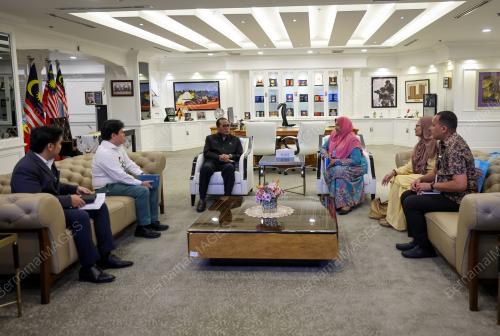 KUNJUNGAN HORMAT BERNAMA KE MINDEF