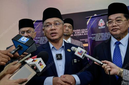 DATUK DR MOHD NA'IM MOKHTAR