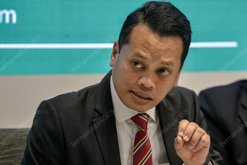 NIIK NAZMI NIK AHMAD