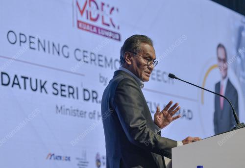 DATUK SERI DR DZULKEFLY AHMAD