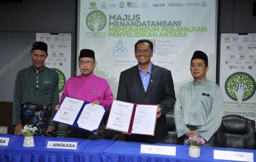 DATUK SERI DR ABDUL FATTAH