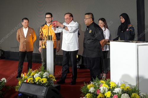 DATUK SERI ANWAR IBRAHIM