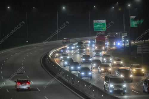 TINJAUAN ALIRAN TRAFIK LEBUHRAYA KARAK