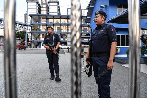 KAWALAN KETAT DIPINTU MASUK IPD PETALING JAYA