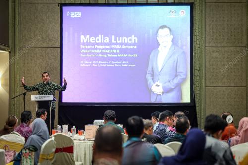 DATUK DR ASYRAF WAJDI DUSUKI