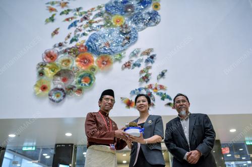 NGO PHUONG LY