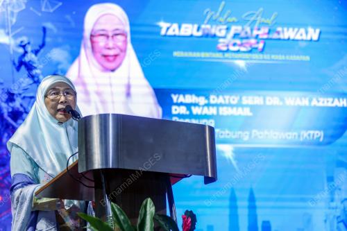 DATUK SERI DR WAN AZIZAH WAN ISMAIL