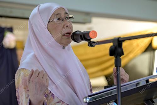 DATUK SERI DR WAN AZIZAH WAN ISMAIL